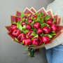 25 бордовых пионов — вид 3
